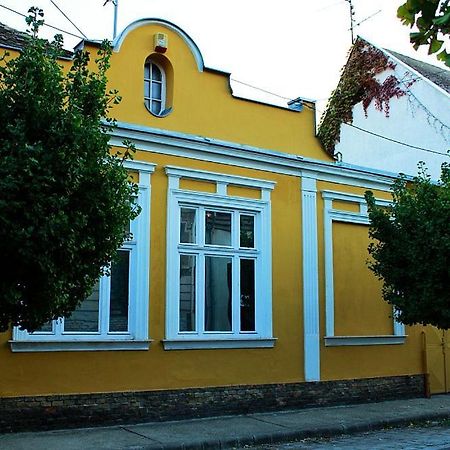 Happy Colours In Old Town Daire Keşkemet Dış mekan fotoğraf