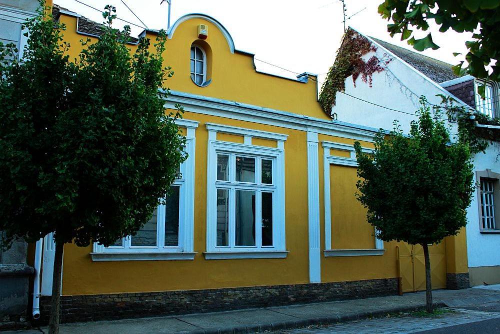 Happy Colours In Old Town Daire Keşkemet Dış mekan fotoğraf